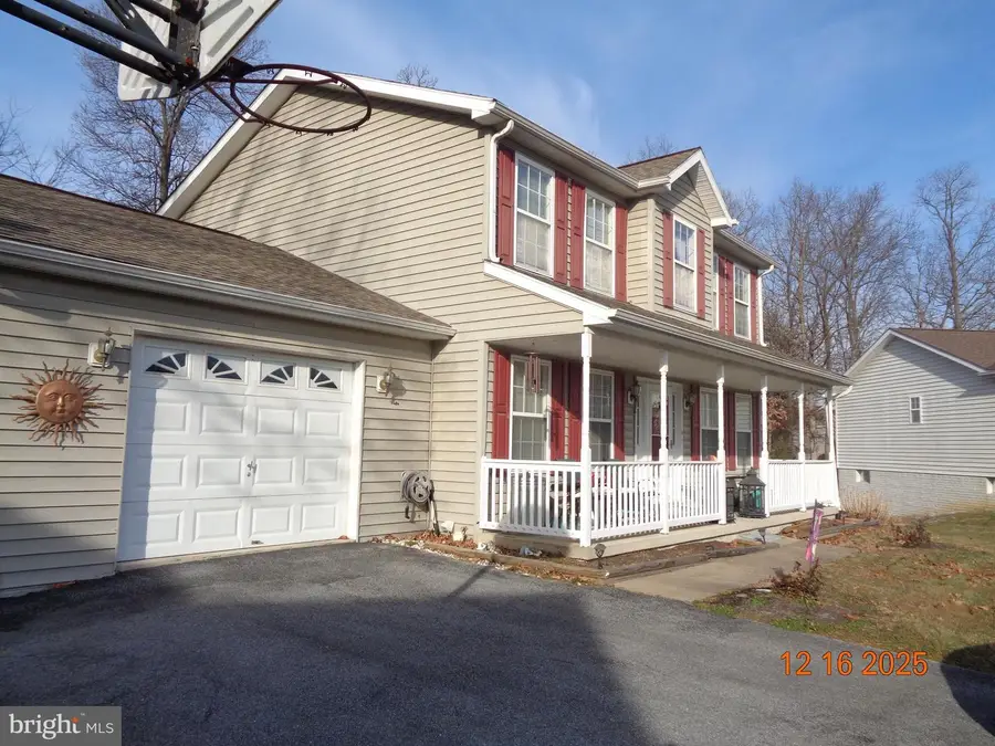 34 Standing Oak Ct, Bunker Hill, WV 25413 - Image #2