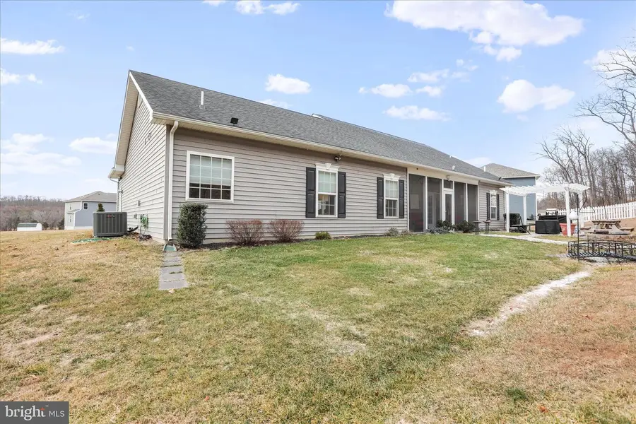 123 Headwaters Dr, Falling Waters, WV 25419 - #2