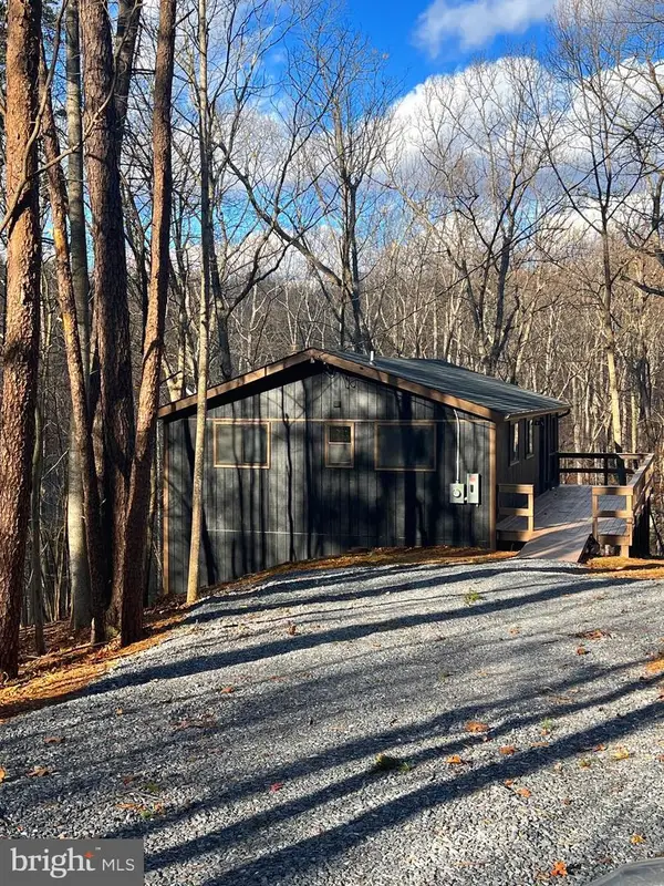 23 Chief Cornstalk Trl, HEDGESVILLE, WV 25427