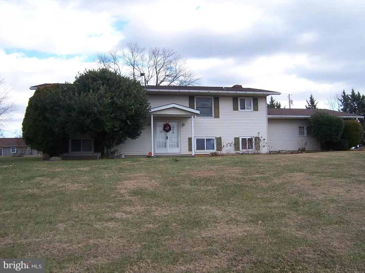 18 Beacon Dr, Martinsburg, WV 25403 - Image #1