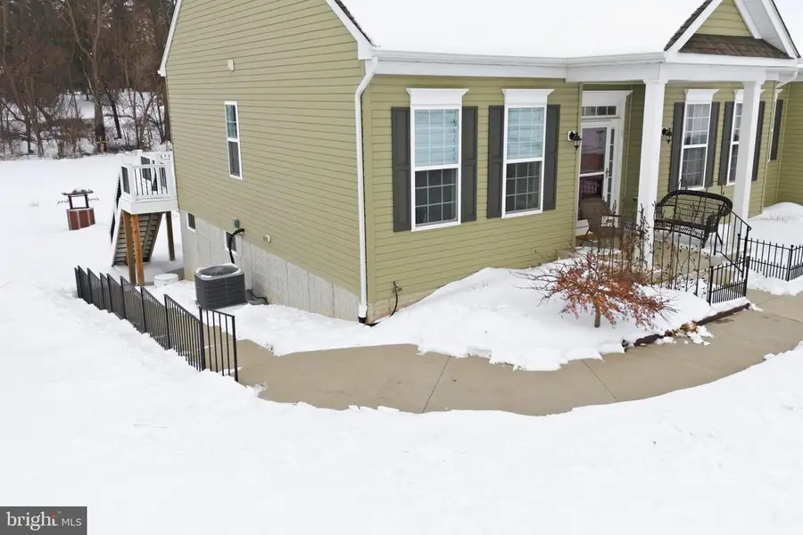 213 Chesterfield Dr, Falling Waters, WV 25419 - Image #3