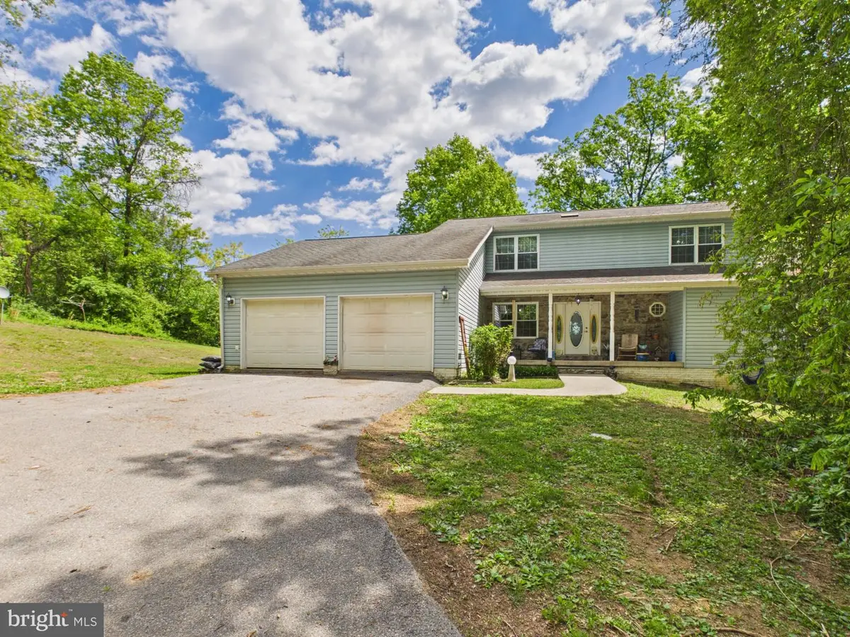 674 Potato Hill St, Hedgesville, WV 25427 - #1