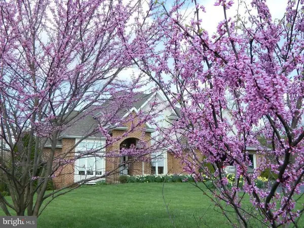 564 Peacepipe Ln, HEDGESVILLE, WV 25427