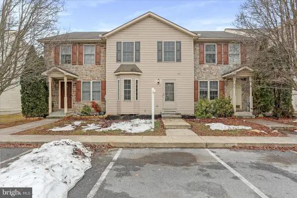 28 Judges Ct, INWOOD, WV 25428