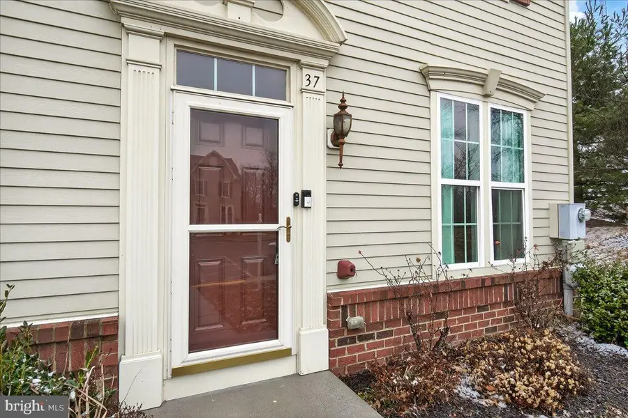 37 Erie Pl, Falling Waters, WV 25419 - #2