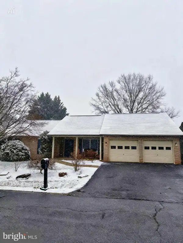 51 Pembroke Ln, FALLING WATERS, WV 25419
