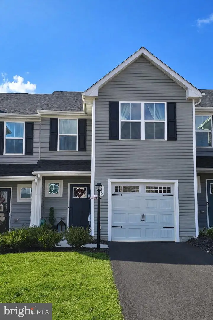 130 Calais Pl, Hedgesville, WV 25427 - #1