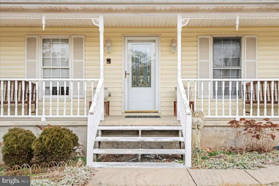 462 Camelot Blvd, Falling Waters, WV 25419 - #2