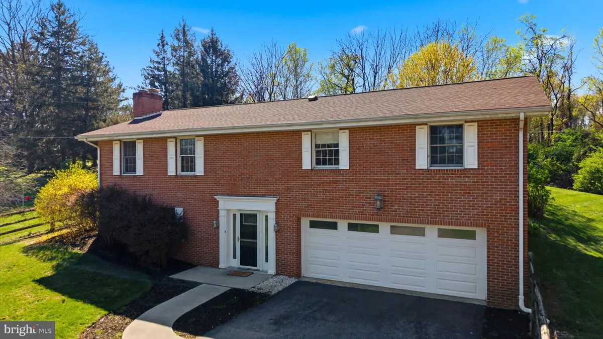 108 Meadowbrook Cir, Martinsburg, WV 25401 - #1