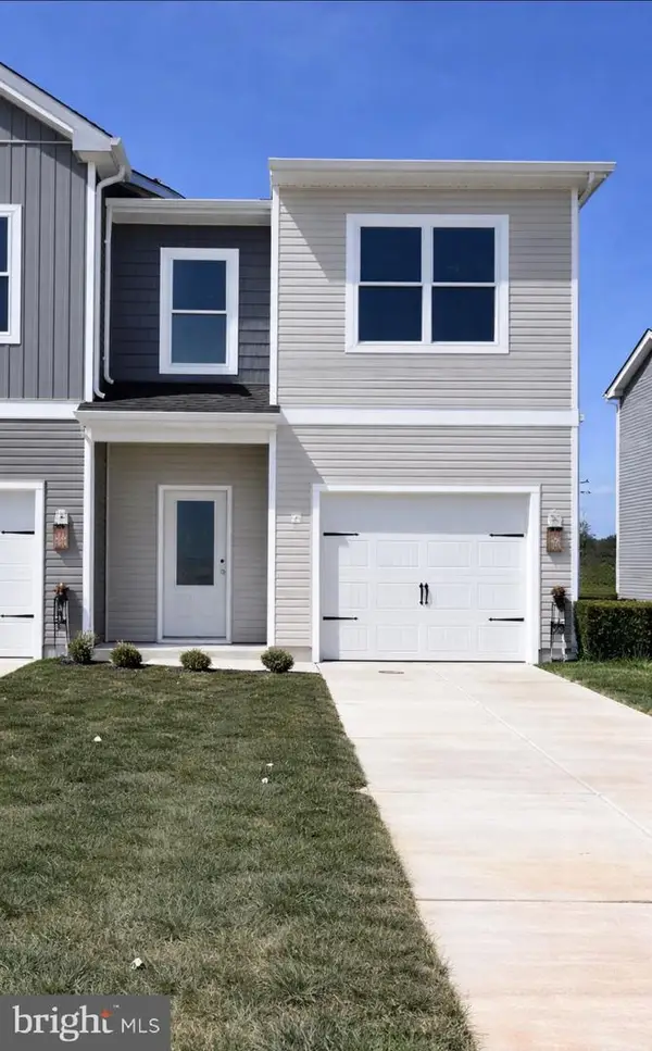 31 Bloomsbury St, FALLING WATERS, WV 25419