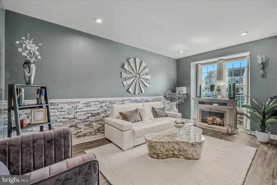 203 Ontario Dr, Falling Waters, WV 25419 - #3