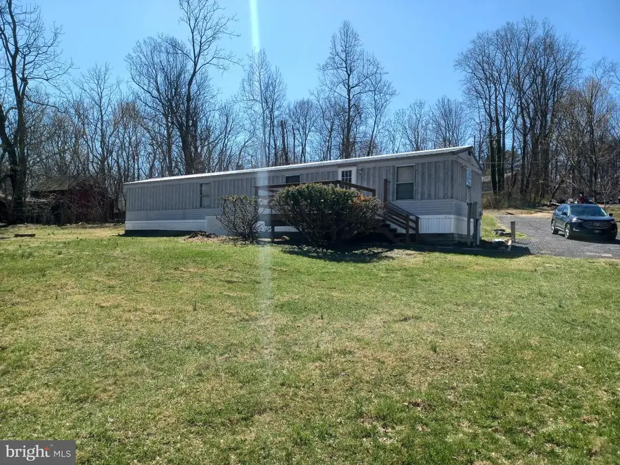 740 Emerson Dr, Falling Waters, WV 25419 - #2