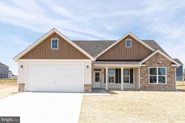 40 Glenaire Rd, BUNKER HILL, WV 25413