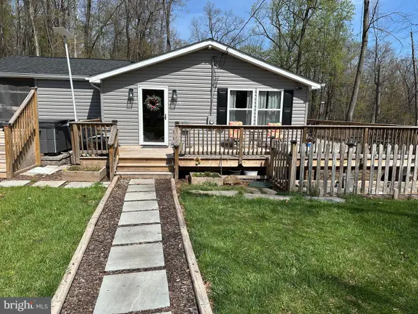 3147 Mountain Lake Rd, HEDGESVILLE, WV 25427
