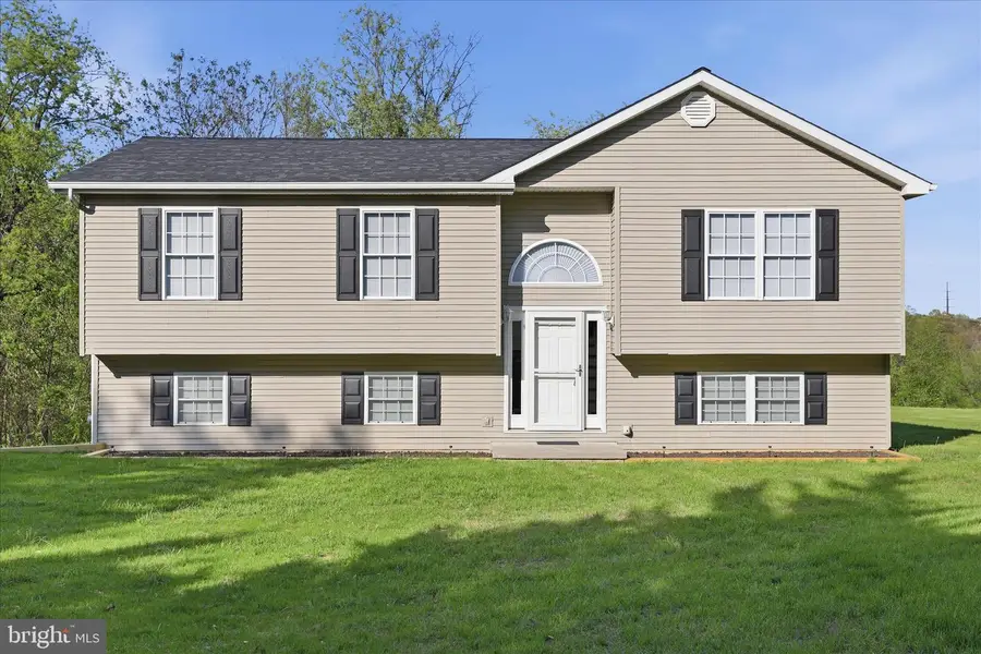 174 Open Field Ln, Falling Waters, WV 25419 - #2