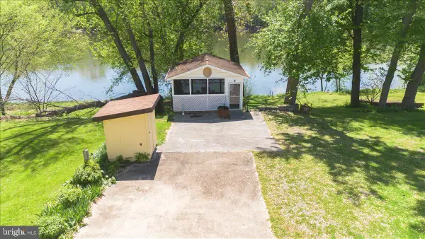 142 Magruger Ave, FALLING WATERS, WV 25419