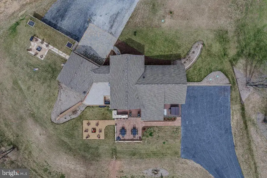 3056 Hampshire Grade Rd, Hedgesville, WV 25427 - #2