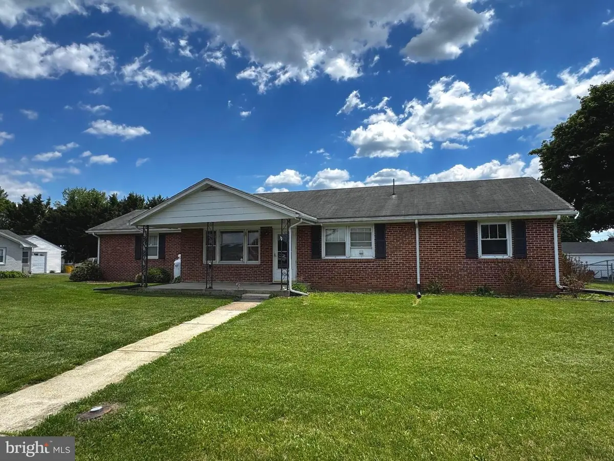 328 Richard St, Martinsburg, WV 25404 - #1