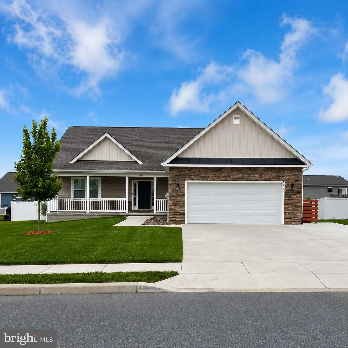 210 Lahaye Dr, Martinsburg, WV 25405 - #1