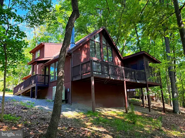 277 Endless Summer Rd, HEDGESVILLE, WV 25427