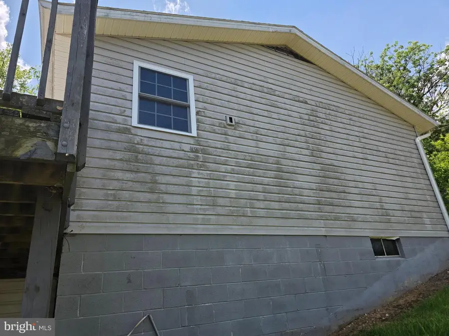 259 Emerald Dr, Falling Waters, WV 25419 - #3