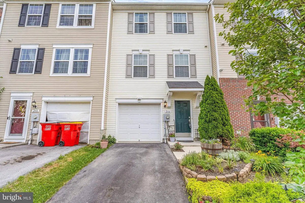 244 Rumbling Rock Rd, Hedgesville, WV 25427 - #1