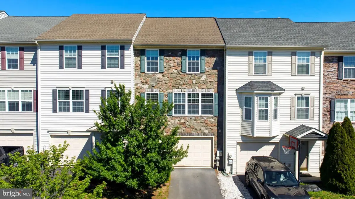 232 Morlatt Ln, Martinsburg, WV 25404 - #1