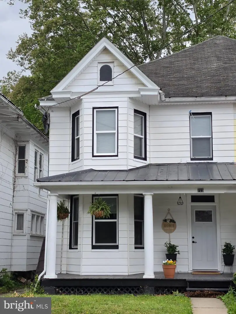 723 W King St, Martinsburg, WV 25401 - #1