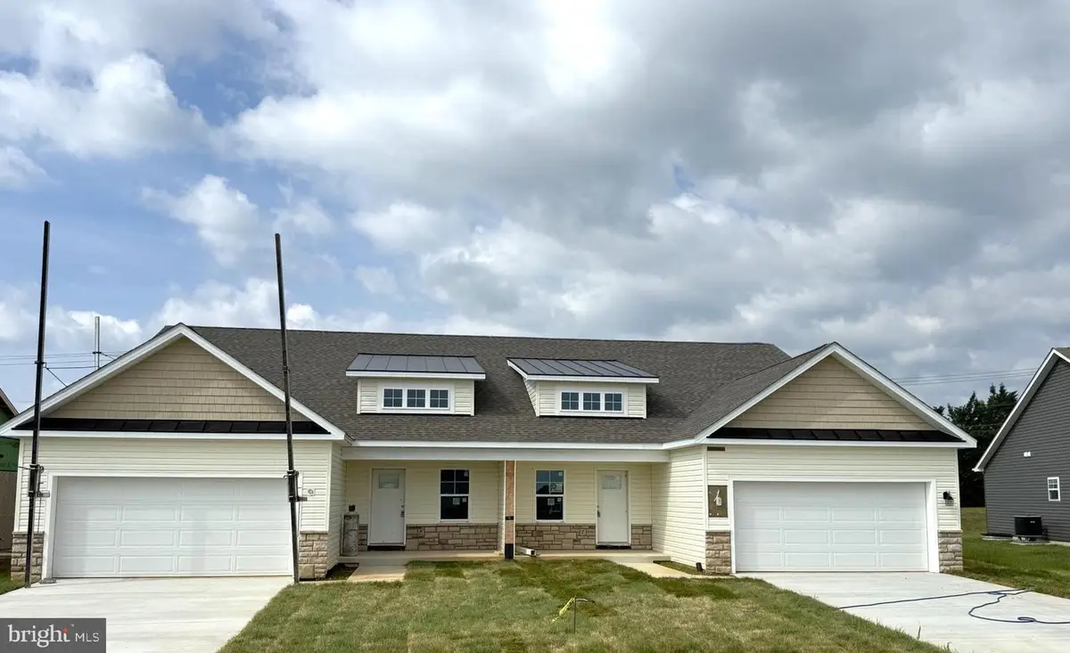 120 Barrier Reef Dr, Martinsburg, WV 25403 - #1