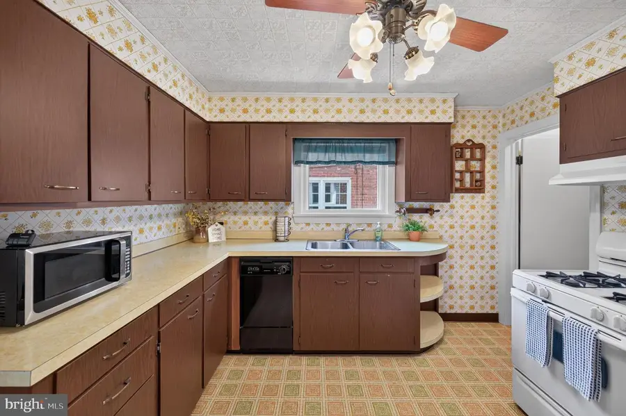 207 N Tennessee Ave, Martinsburg, WV 25401 - #3