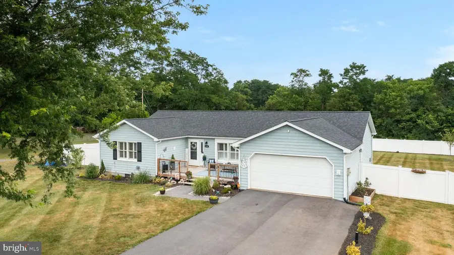 530 Montmorency Dr, Bunker Hill, WV 25413 - #2