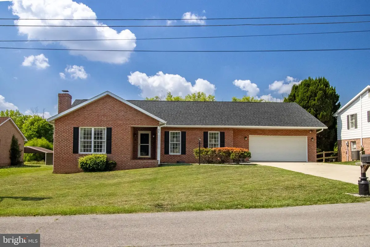 91 Meadowbrook Dr, Martinsburg, WV 25401 - #1