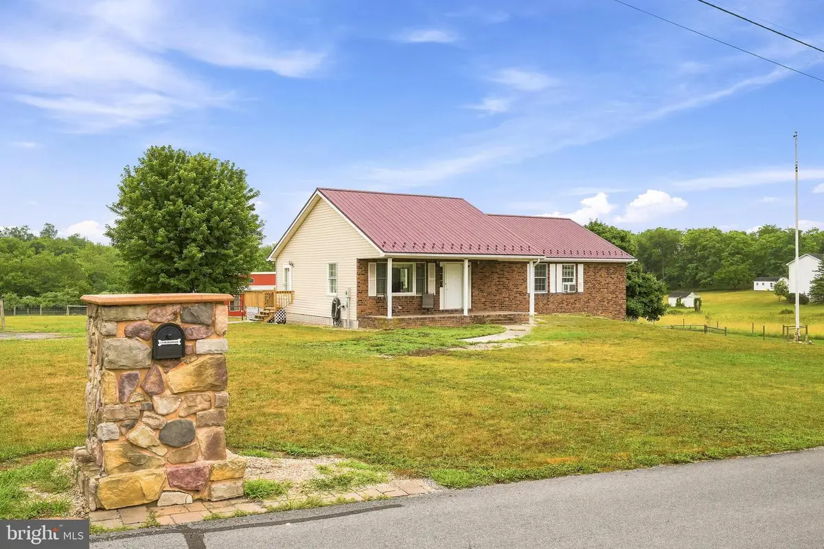 270 Falcon Dr, Falling Waters, WV 25419 - #1