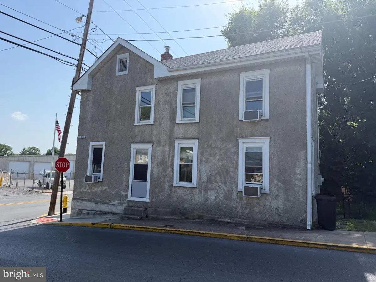 529 W Race St, Martinsburg, WV 25401 - #1