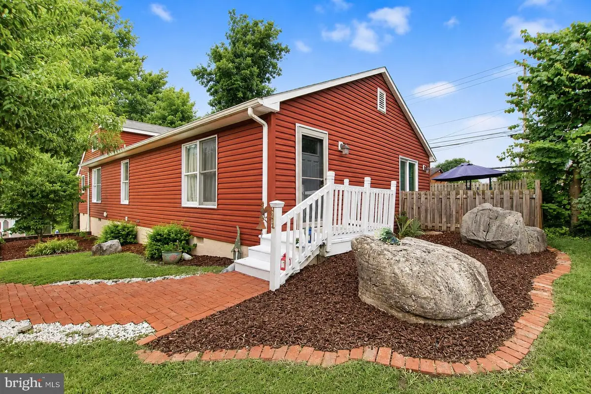 806 Mulberry Dr, Martinsburg, WV 25401 - #1