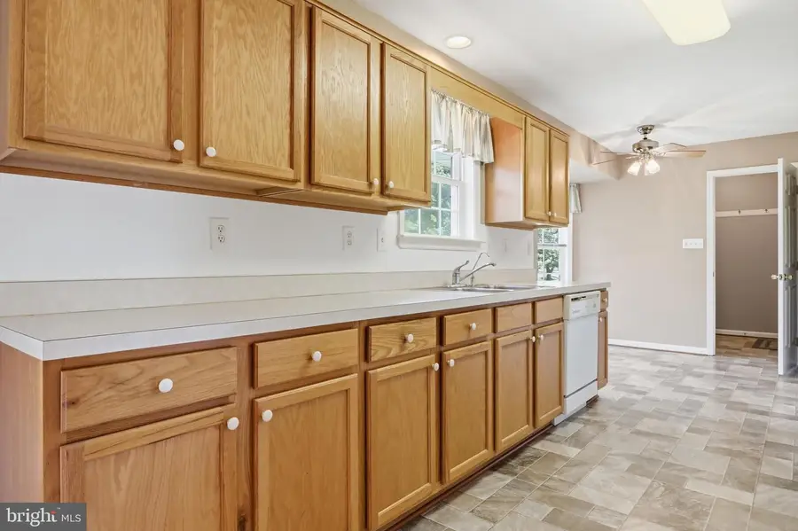 142 Hastings Dr, Falling Waters, WV 25419 - #3