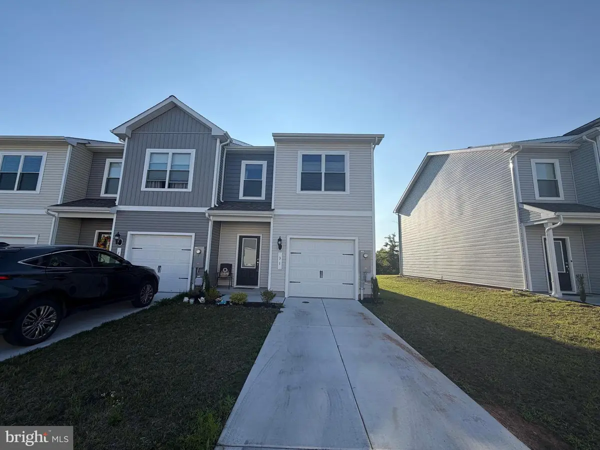 31 Bloomsbury St, Falling Waters, WV 25419 - #1