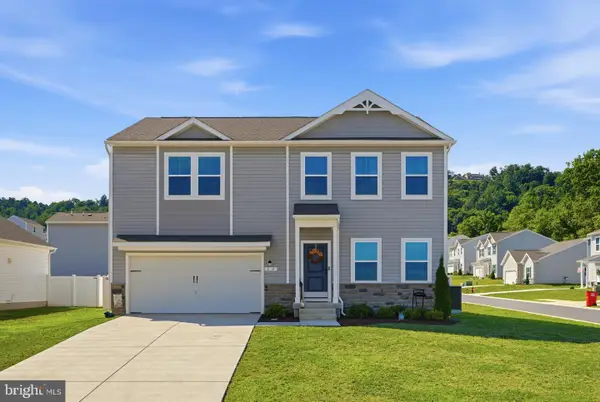 10 Stifftail Rd, HEDGESVILLE, WV 25427