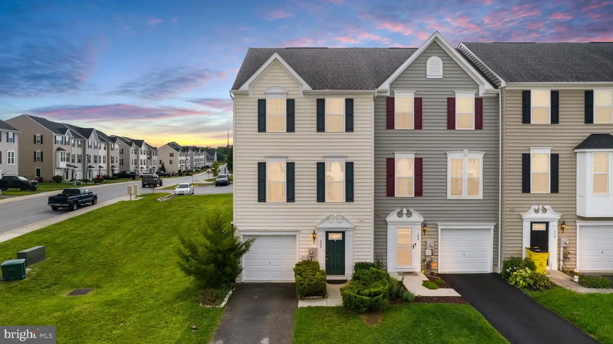 202 Norwood Dr, Falling Waters, WV 25419 - #1