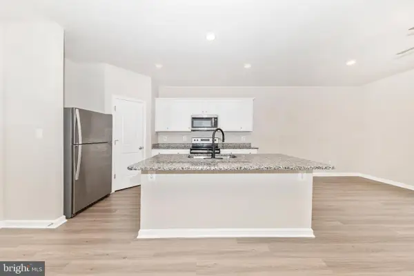 86 Paddington St, FALLING WATERS, WV 25419