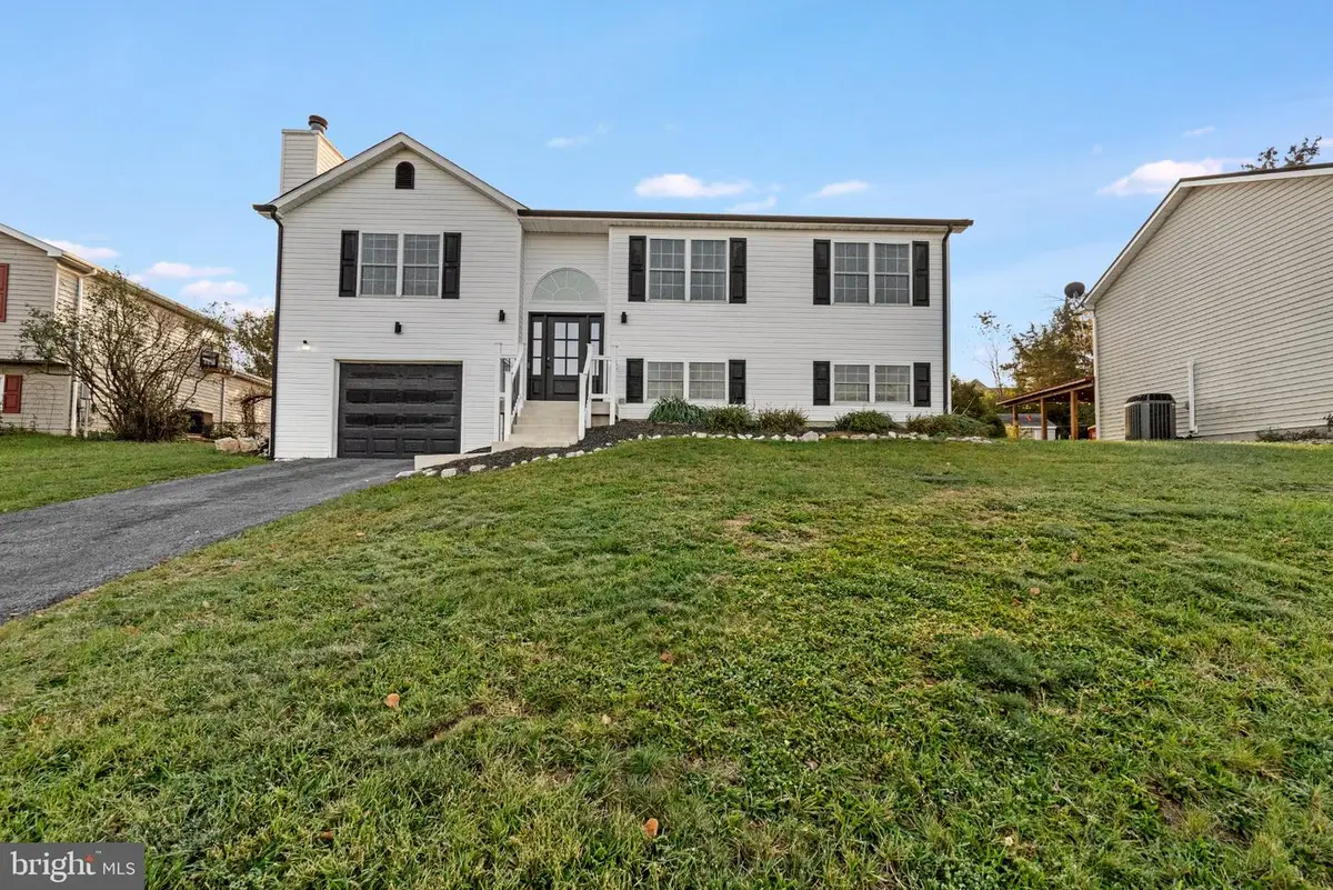 211 Universe Dr, Martinsburg, WV 25404 - #1