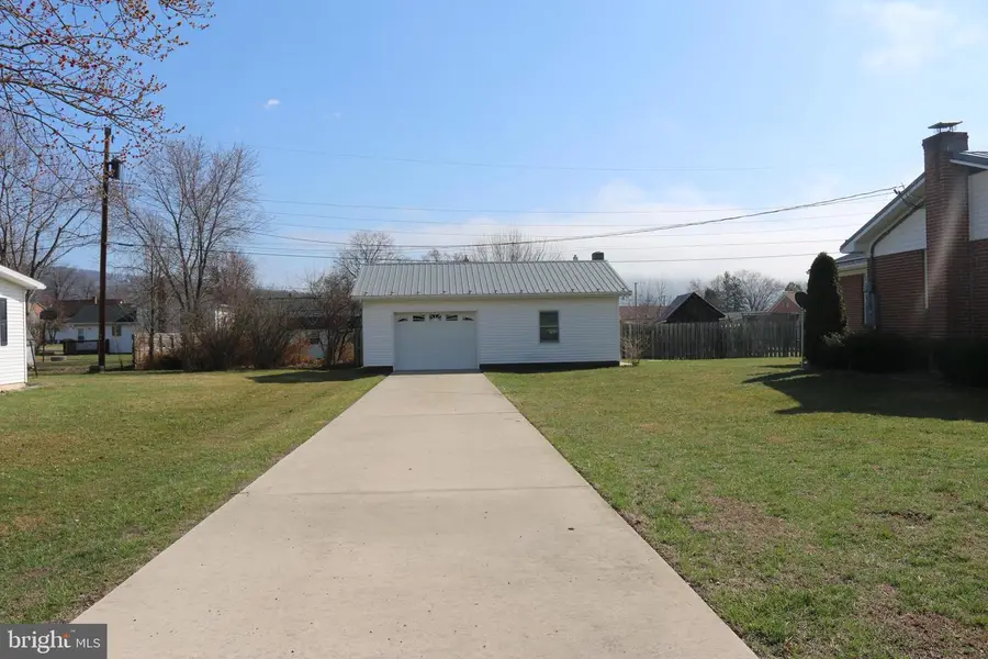 103 Trenton St, Petersburg, WV 26847 - #3