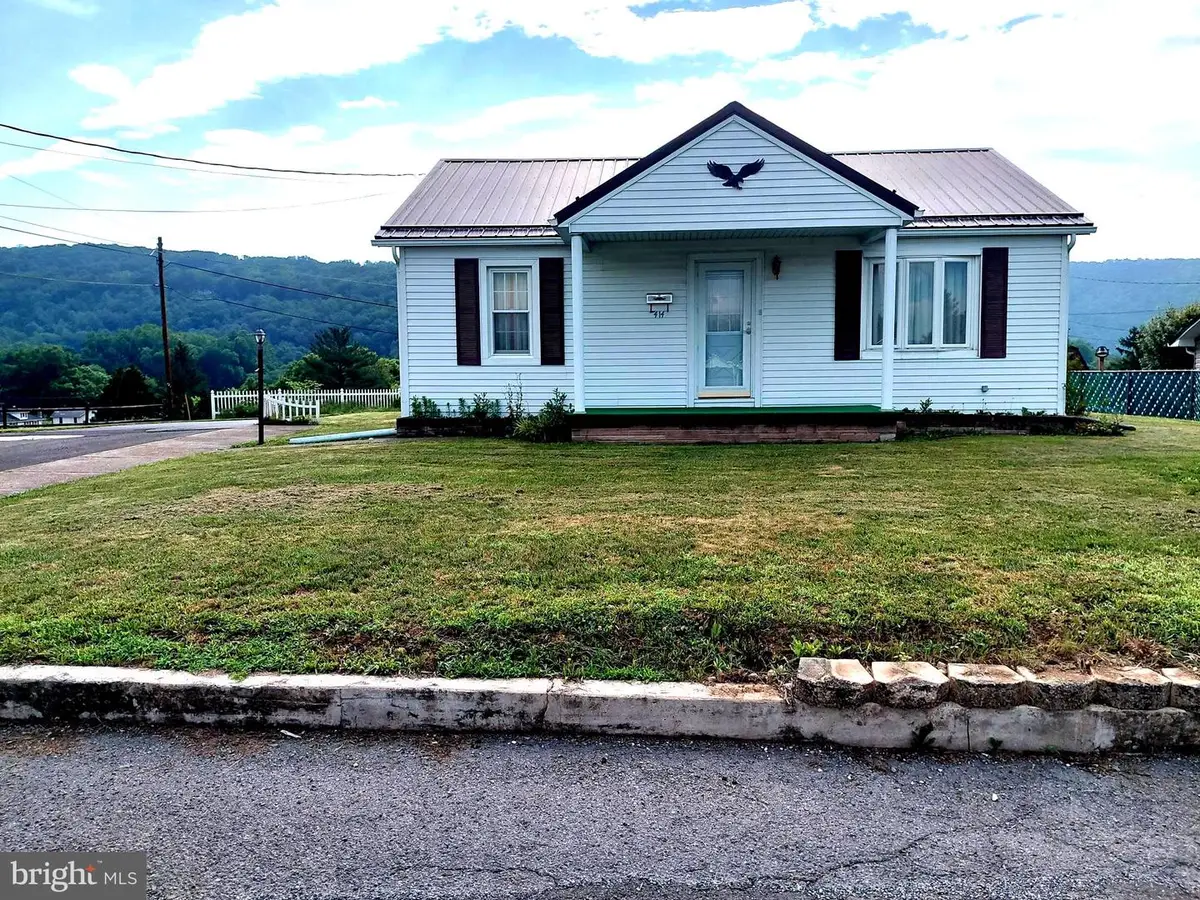 414 Highland Ave, Petersburg, WV 26847 - #1