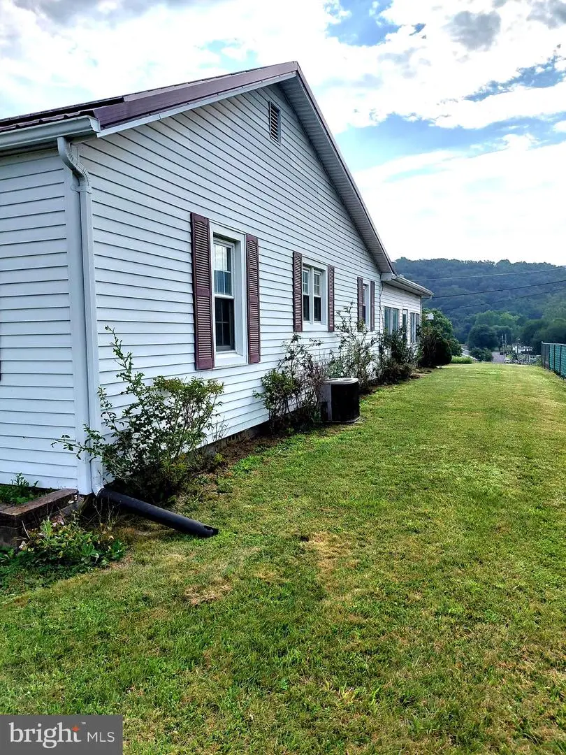 414 Highland Ave, Petersburg, WV 26847 - #3