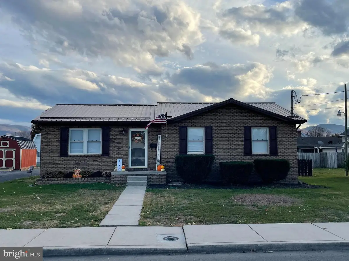 207 Central Ave, Moorefield, WV 26836 - Image #1