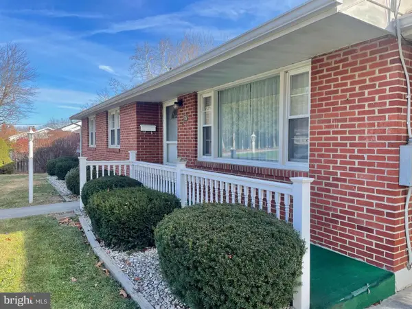 326 School St, ROMNEY, WV 26757