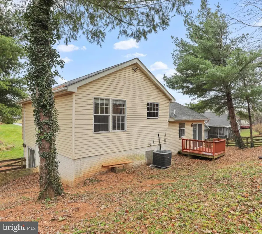 121 Spring Dale Dr, Charles Town, WV 25414 - Image #3