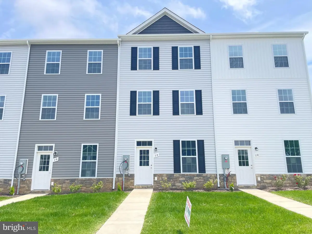 14 Snowdrop Ct, Kearneysville, WV 25430 - Image #1