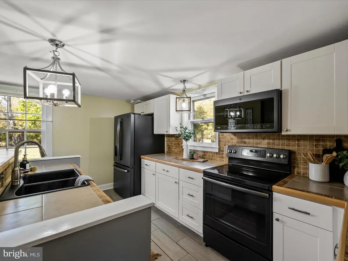 7 South St, Kearneysville, WV 25430 - #1