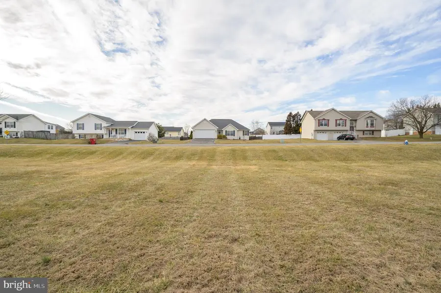 73 Mcgregor Dr, Ranson, WV 25438 - Image #2